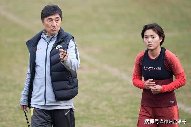 10月28日：姆巴佩致歉后，皇家马德里静默未回应，球员权益再度引发关注